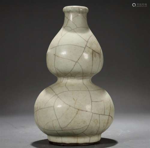 A Guanyao Gourd-Form Vase
