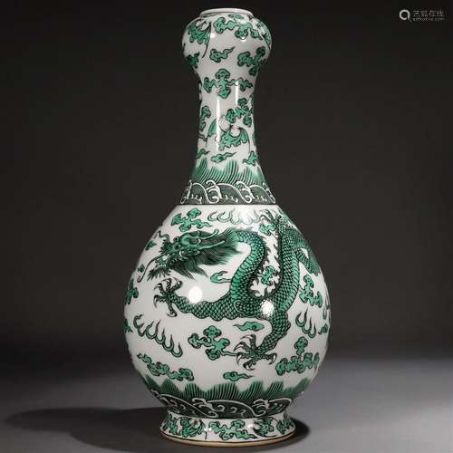 A Green-Glazed 'Dragon& Cloud' Garlic-Form Vase