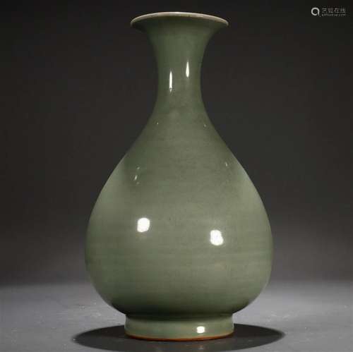 A Longquanyao Yuhuchun Vase