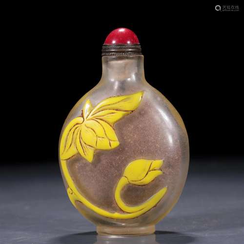 A Yellow Overlay White Glass 'Flower' Sunff Bottle