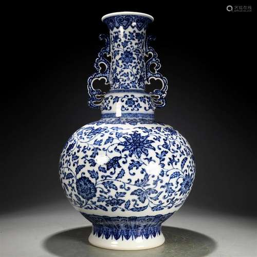 A Marvelous Blue And White 'Scrolling Flower' Vase