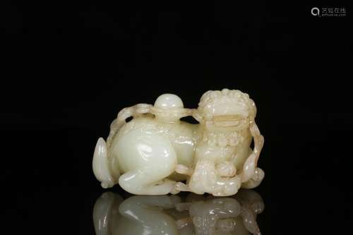 Late hetian jade "play ball" lion carvings, fine t...