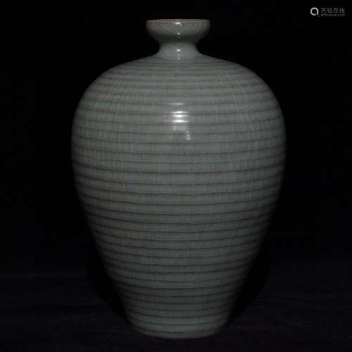 Official porcelain bowstring grain mei bottle 17.5 x11