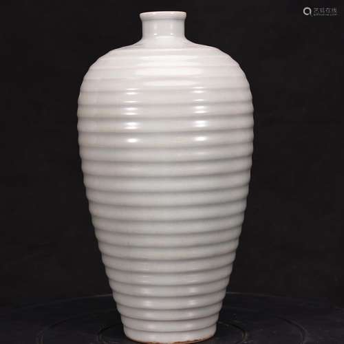 Longquan kiln bowstring grain bottle plum bottle of 28.7 14....