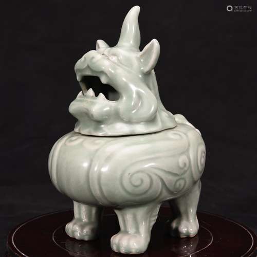 Big longquan celadon powder blue glaze haetae Lu side lion g...