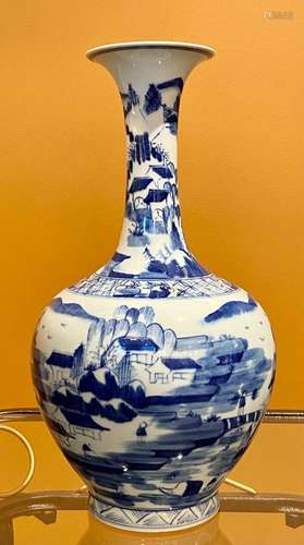 Chine, Milieu Du XXème Siècle Ou Antérieur, Vase En Porcelai...