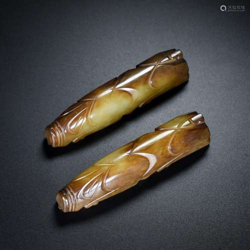 Treasures, hetian jade, eight knife pigSize, 3 cm long and 1...