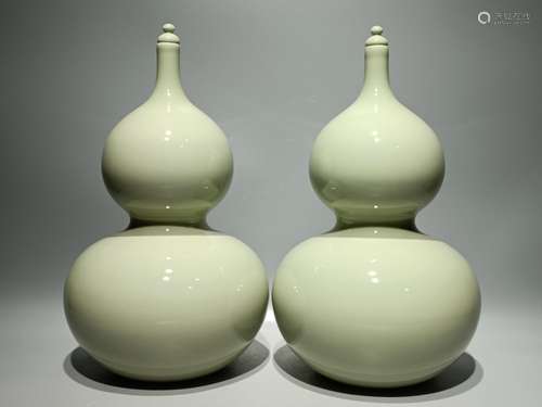 High, pea green glaze gourd bottle: 38 cm wide: 22 cm