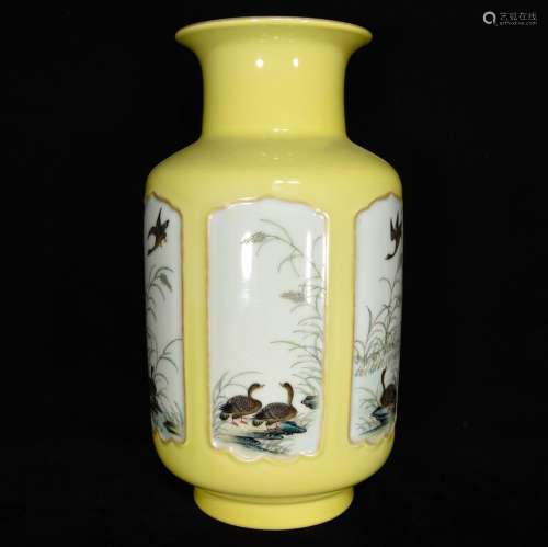 Yellow glaze enamel LuYanWen bottle, 31 by 18