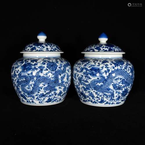 Blue and white dragon tea pot, 17.5 x 16