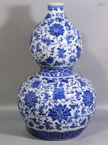 Blue and white sweet wind lotus flower grain gourd bottle of...