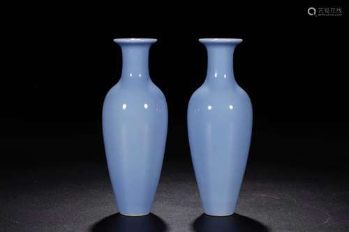 Sky blue glaze willow bottles.Height: 15.5 cm.