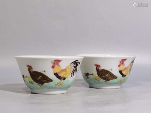 Pastel chicken cylinder cups of a pair of high caliber 9.4 4...