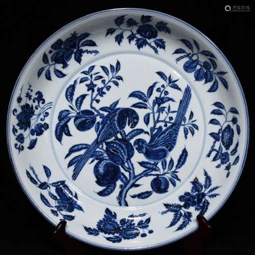 Blue and white parrot with tray, 7 cm high 41.5 cm in diamet...