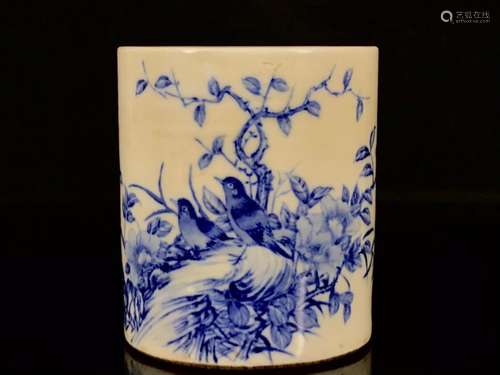 Blue and white flower on grain pen container 11/9.6.09900352...