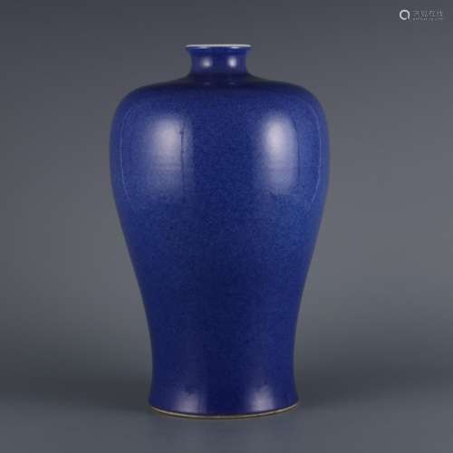 Snow blue glaze plum bottle.Size: height 30 ㎝ caliber 5.5 ㎝