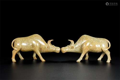 Hetian jade jade cow a pair, the quality of the jade is exqu...