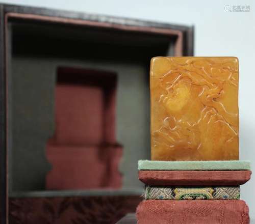 Tian peach figure carving sealsTian oil moisten, carver deli...