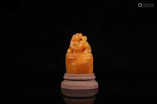 field-yellow stone "longnu" sealSize: 8.4 cm wide ...