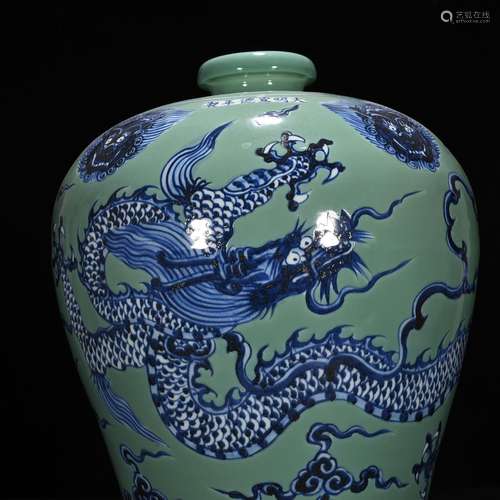 Coral blue and white dragon green plum bottle 41 * 28 cm