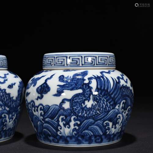 Blue and white wing dragon cover pot 11 * 13 cm