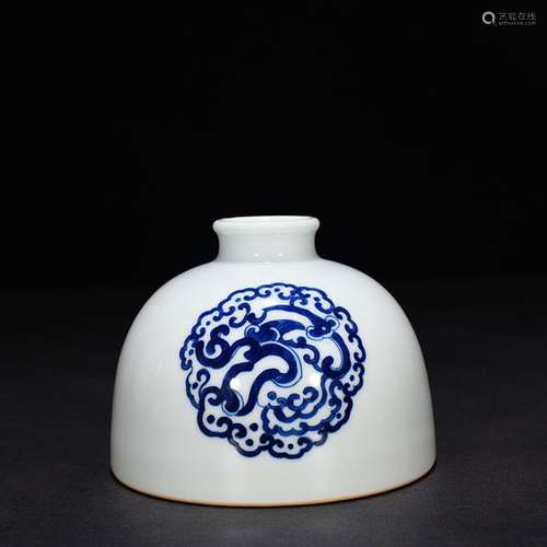 Blue and white pattern too white statue of 10 * 10 cm