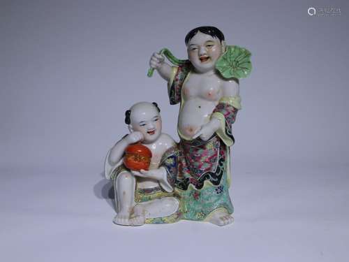 Porcelain add character.14.5 cm high 21.5 cm long