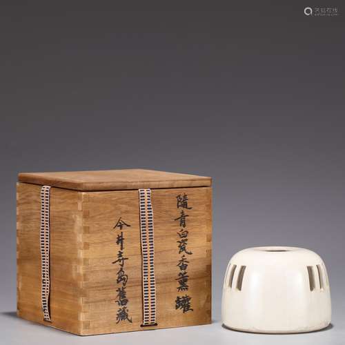 Suiblue white porcelain smoked furnace.Size: 8.5 cm high abd...