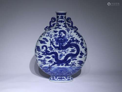 Blue sea dragon pattern on bottles.Height 50.8 cm diameter 8...