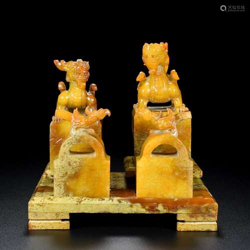 Hetian topaz seal, the quality of the jade is exquisite, car...