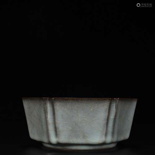 Kiln celadon scraping edge six-party bowl (imperial inscript...