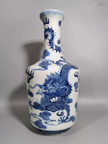 Blue and white longfeng grain bottle