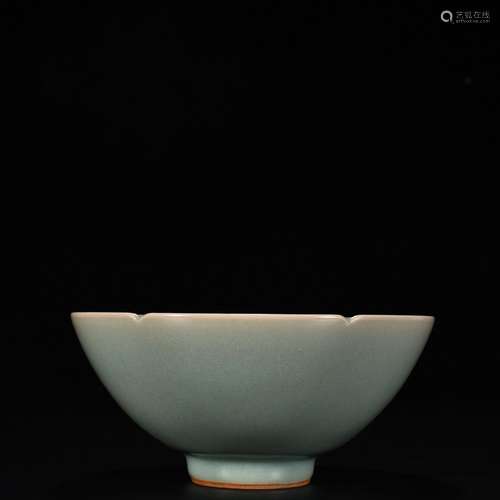 Longquan celadon powder blue glaze flower bowl7.5 cm high 16...