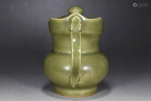 Longquan green glaze mitral pot19 cm high 16 cm in diameter