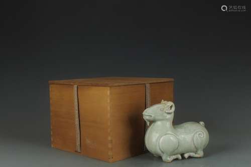 Five dynasties period to the kiln celadon sheep statue of si...