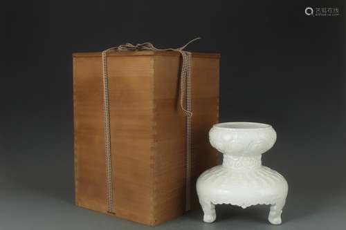 Period of sweet white glaze three-legged furnace size: heigh...