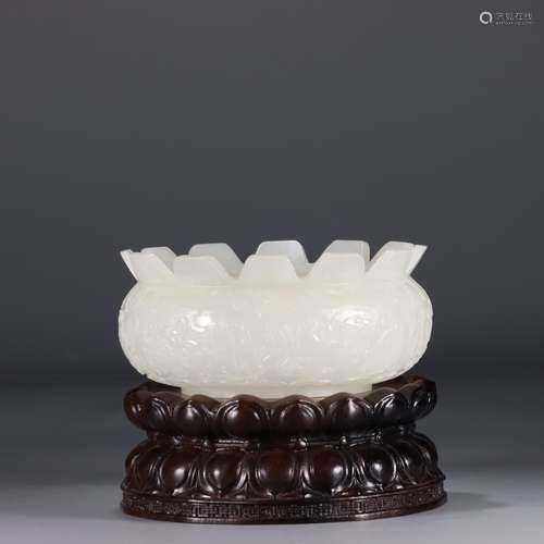 The eight immortals: hetian jade dark water jarSize: 13.2 cm...