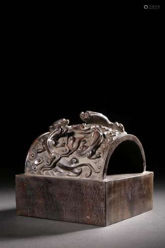 Lobular rosewood dragon stampSize: 12.5 cm high, 12.2 cm lon...