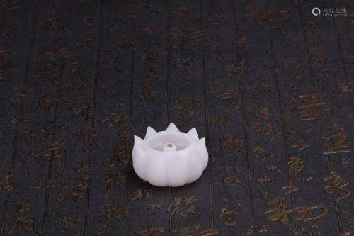 Insert: hetian jade lotus fragranceDiameter of 5.1 cm high 2...