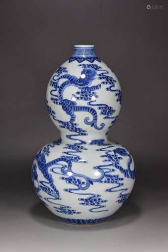 Blue and white YunLongWen gourd bottle35 cm high 18 centimet...