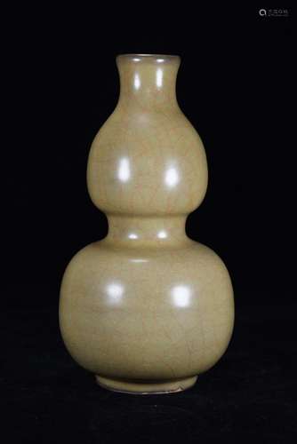 The kiln celadon gourd bottle23 cm high 13 cm in diameterPur...