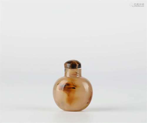 Chinese agate carved snuff bottle, 19th century