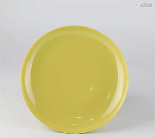 Chinese yellow glazed porcelain plate,19th century