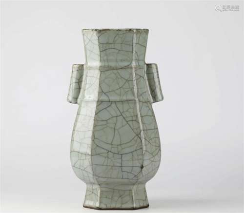 China's ancient with natural cracks porcelain vase