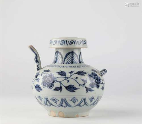 Chinese blue and white glazed porcelain pot, Yuan Dynasty