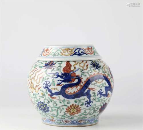 Chinese dragon pattern porcelain jar, Ming Dynasty