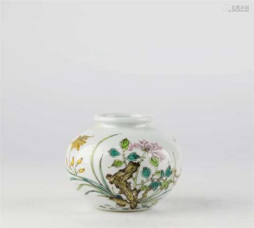 Chinese Fencai glazed porcelain washing, 17th century