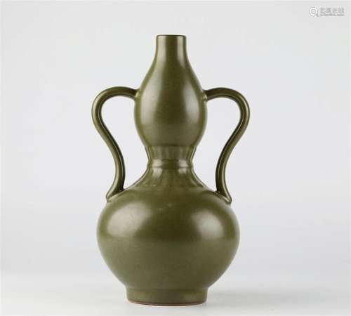 Chinese tea glaze porcelain gourd bottle, 18th century