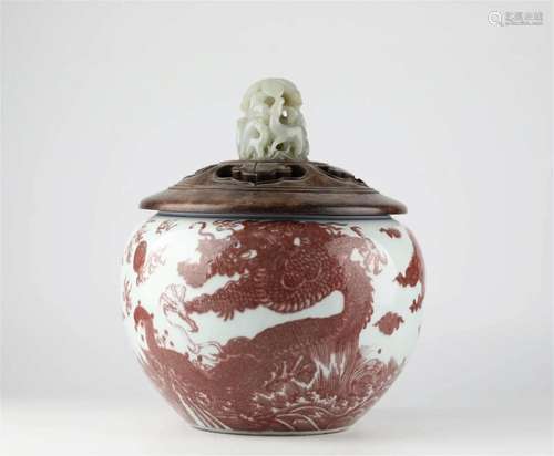 Chinese underglaze red dragon pattern porcelain pot, 17th ce...