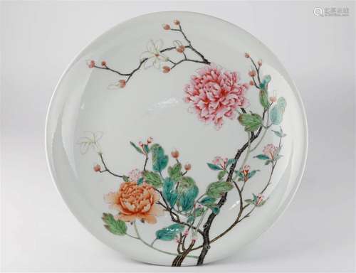 Chinese Fencai glaze porcelain plate with flower pattern, 17...